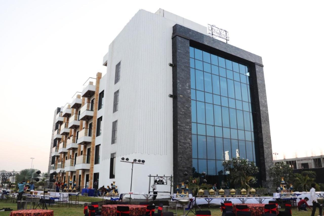 Skyline Resort & Convention Center Indore Exterior foto