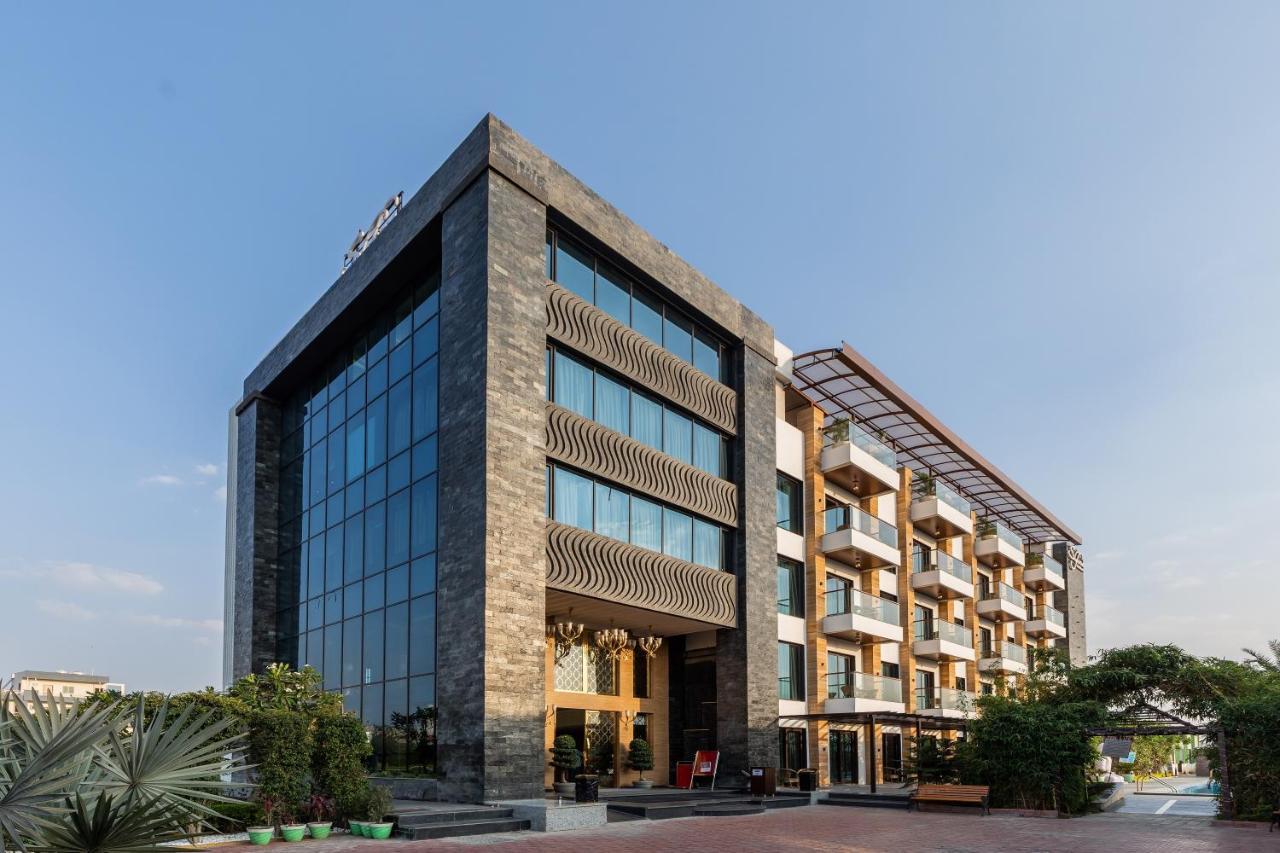 Skyline Resort & Convention Center Indore Exterior foto